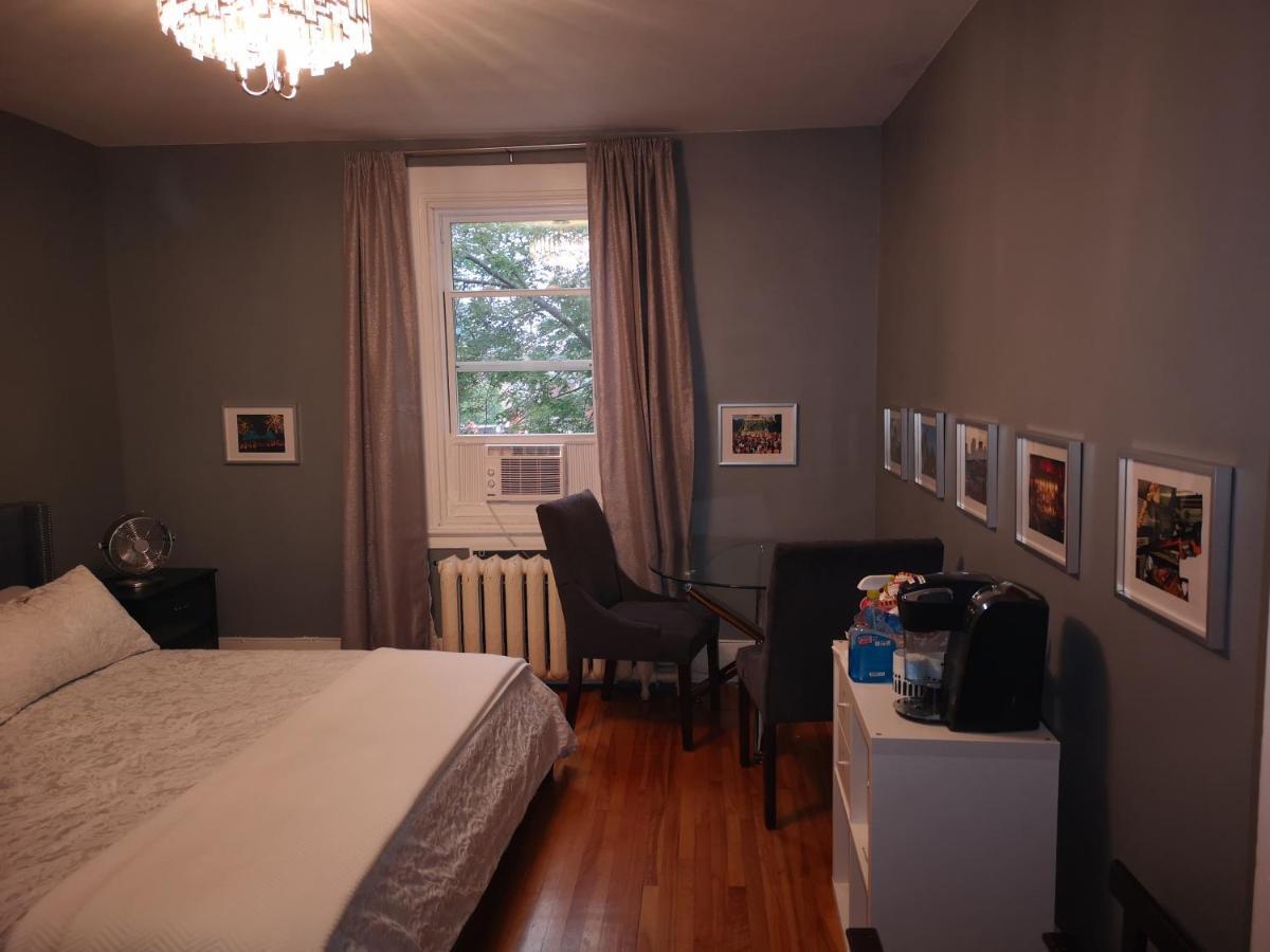 Room With King Bed In Shared 3 Bedroom Downtown مونتريال المظهر الخارجي الصورة